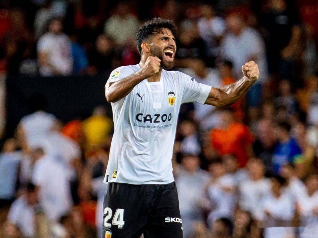 曼联训练开放日，窗口期豪取连胜引欢呼，西甲在即，球队文化再被提及的简单介绍-乐动体育平台